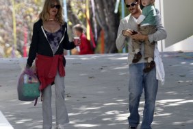 Oliver Hudson, jeans, sunglasses, gray shirt, Wilder Hudson, Goldie Hawn, sunglasses, necklace, basket, tank top, black jacket